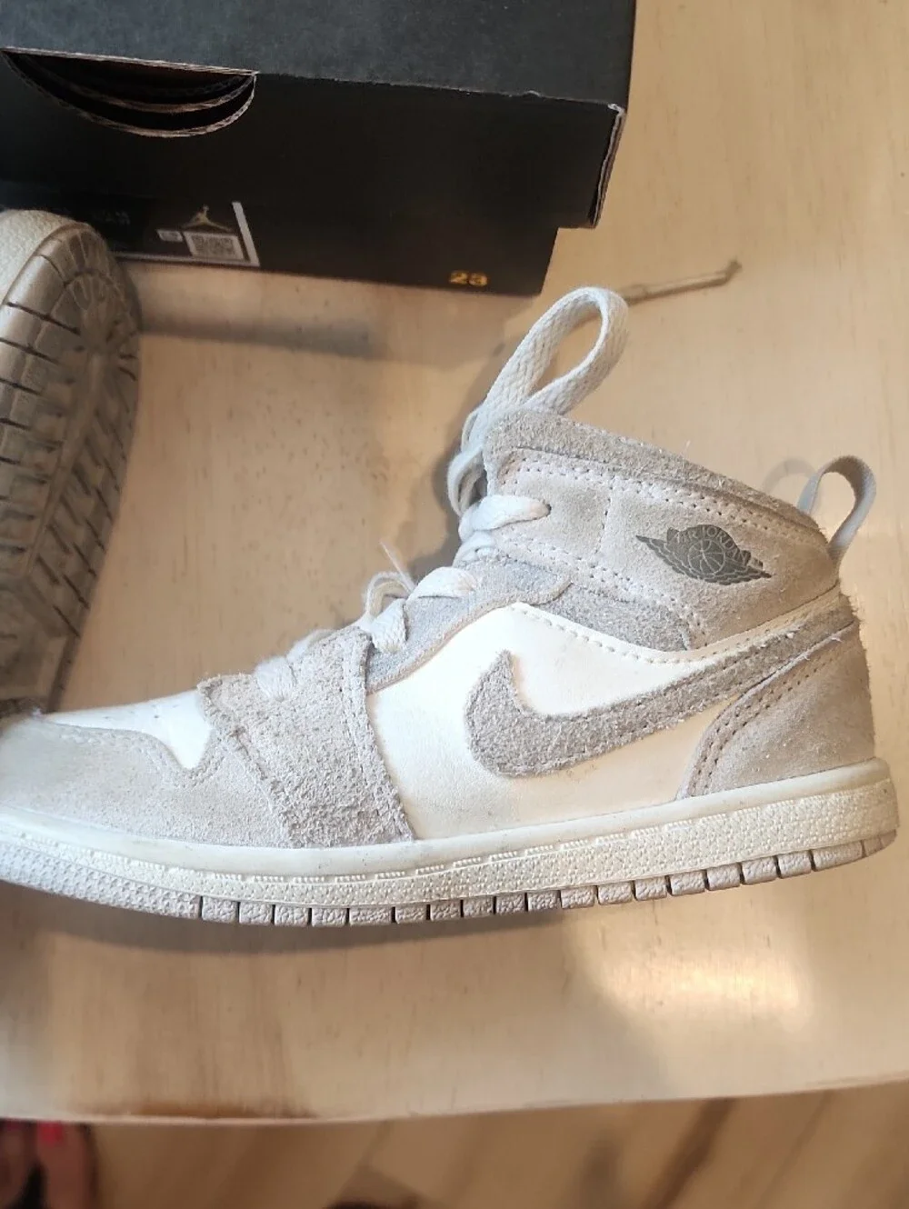 Nike kids mid